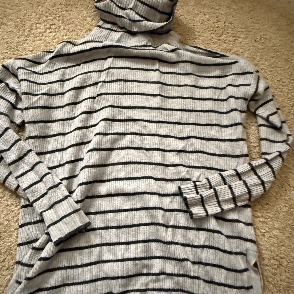 Madewell Turtleneck - Picture 7 of 8